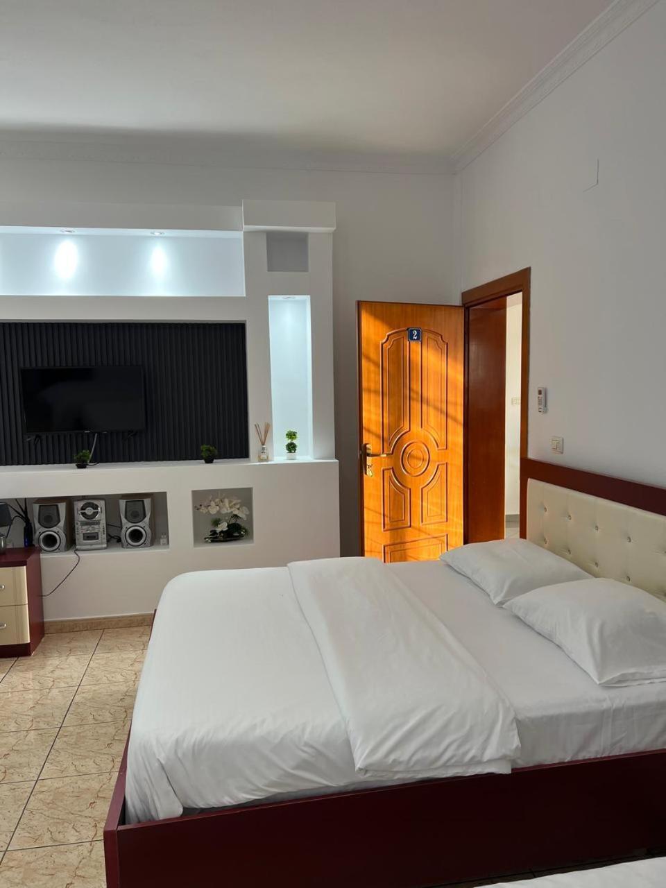 Hotel Kalaja Boks Buitenkant foto