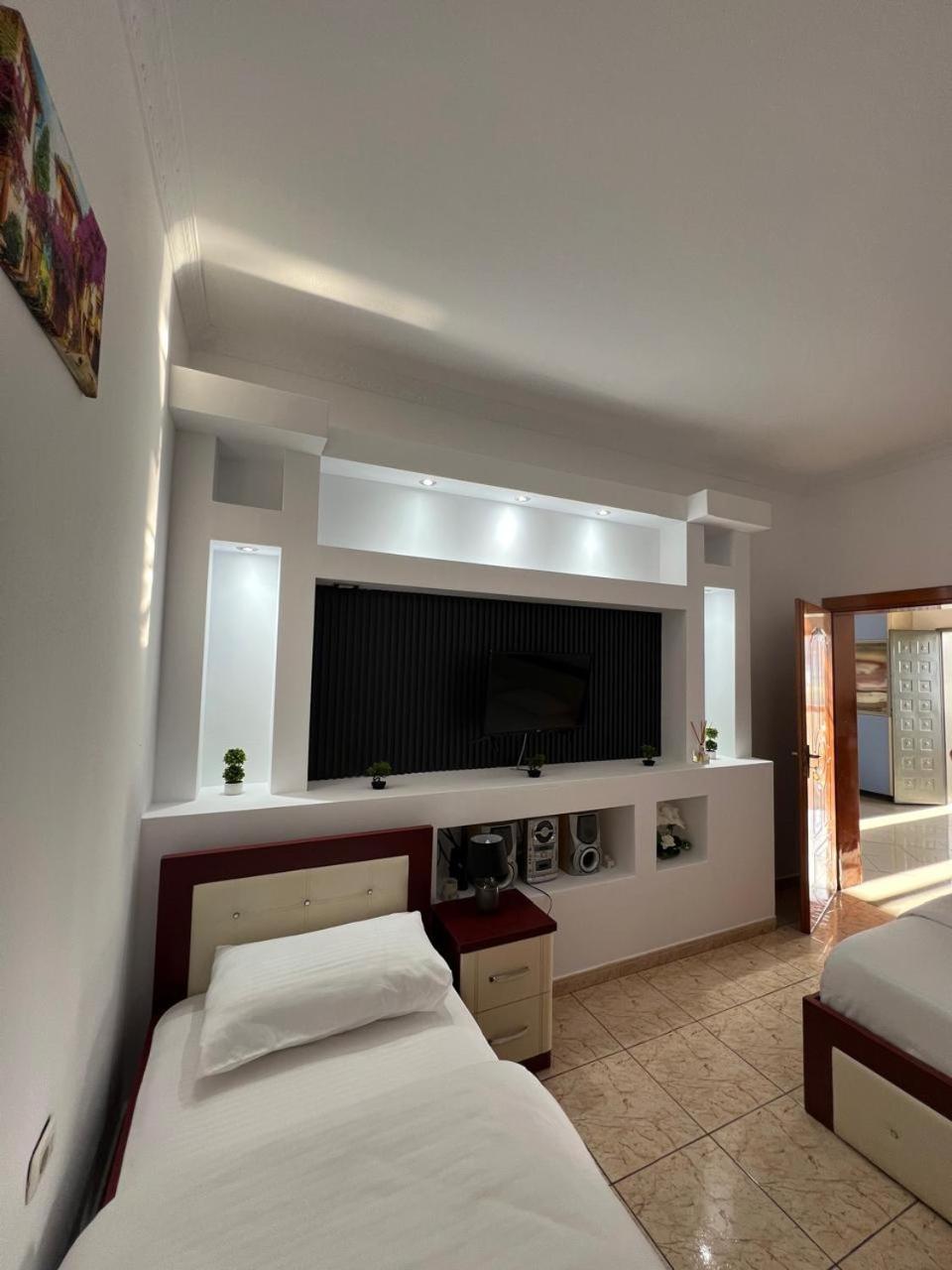 Hotel Kalaja Boks Buitenkant foto