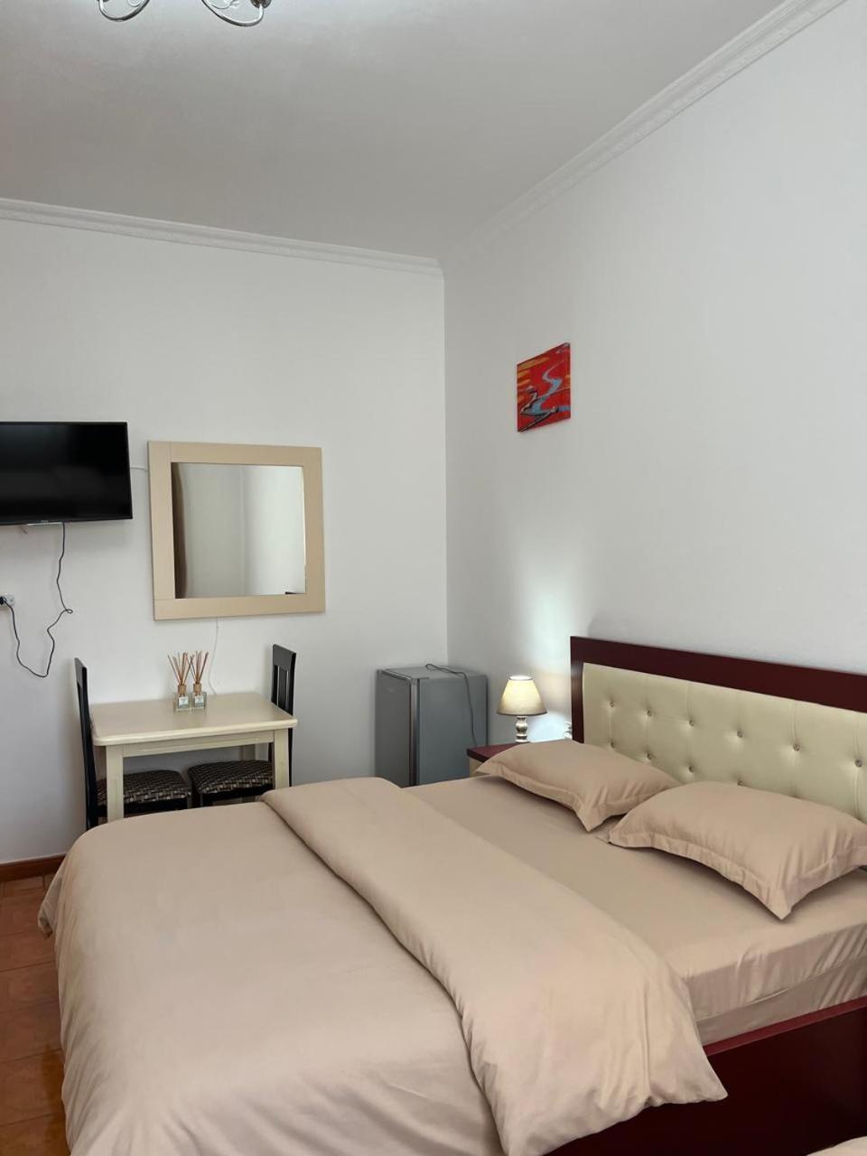 Hotel Kalaja Boks Buitenkant foto