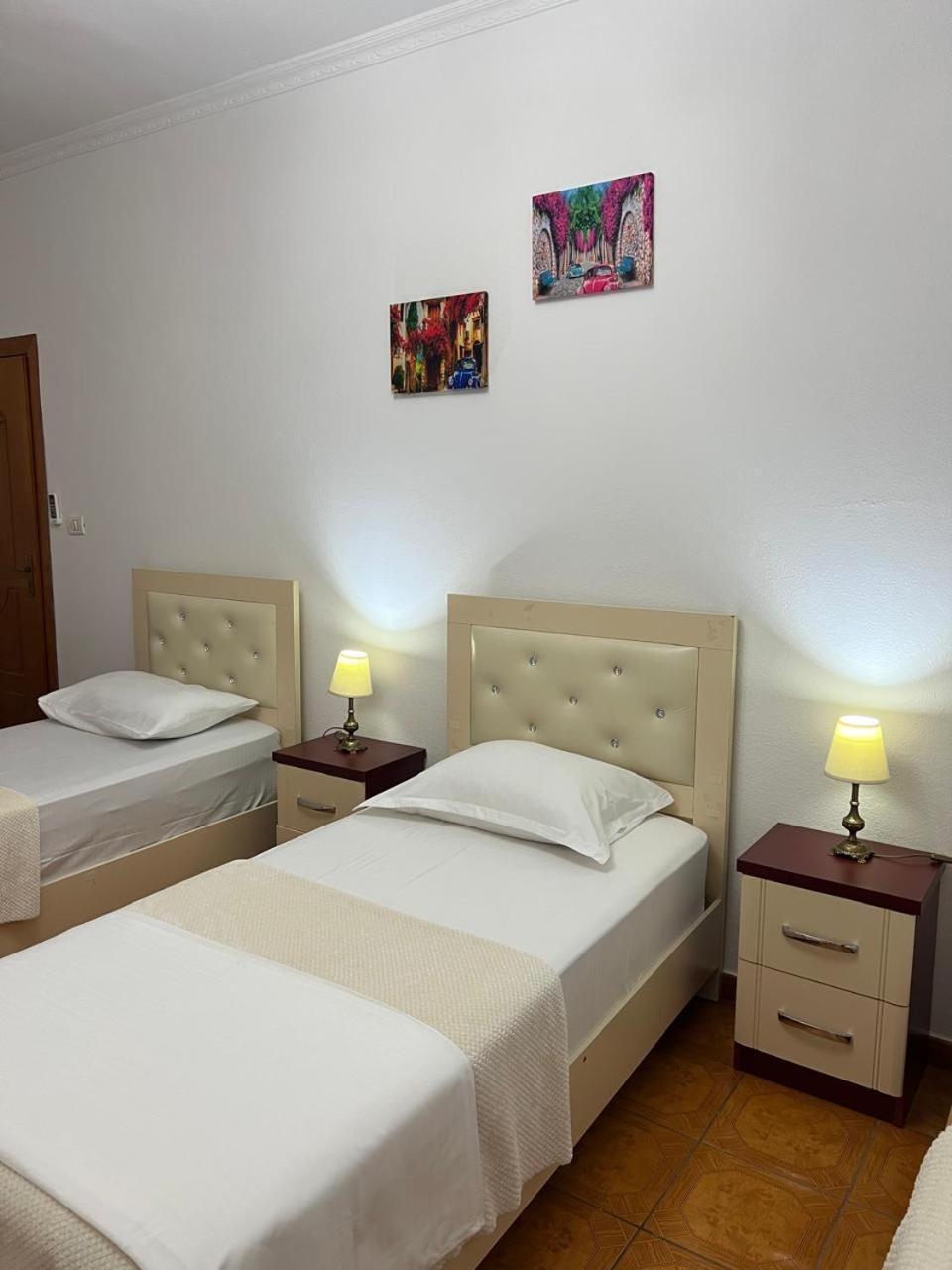 Hotel Kalaja Boks Buitenkant foto